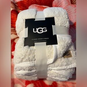 UGG CLASSIC SHERPA THROW